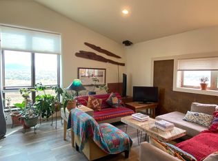 10 Bad Dog Rd #B, El Prado, NM 87529