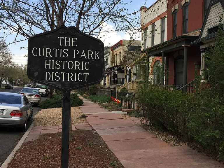 Locate at Curtis historic district