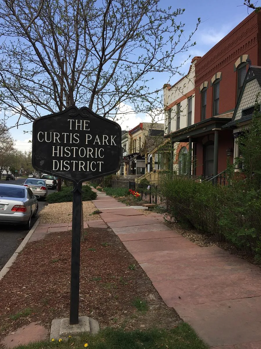 Locate at Curtis historic district - 2427 Stout St
