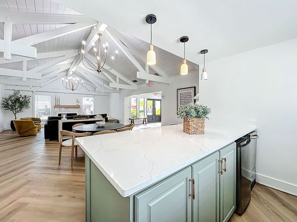 2000 Village Ln #111