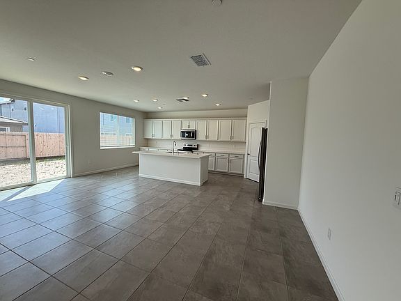 4th image of 2384 Zellerbach St