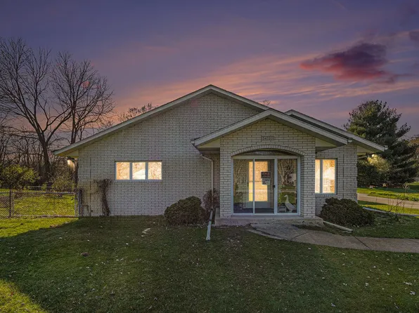 54733 Pear Rd, South Bend, IN 46628