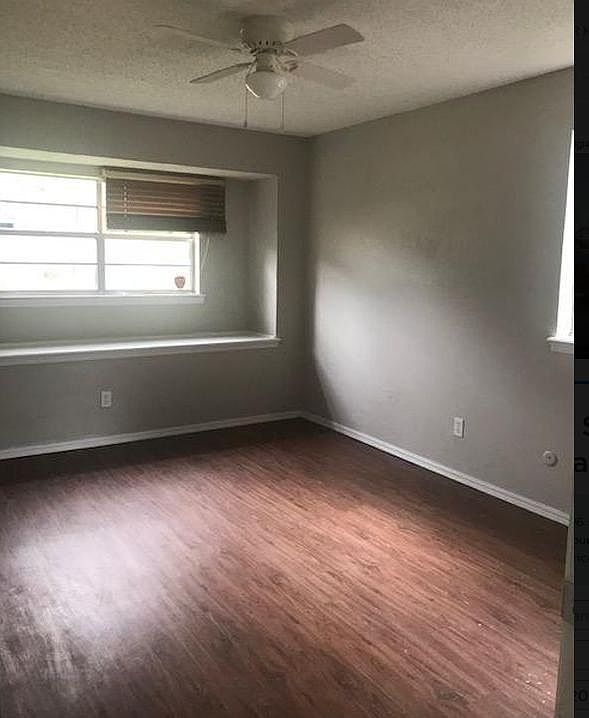 2nd image of 3328 Parker Dr