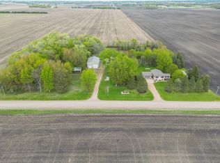 20380 400th St, Le Center, MN 56057