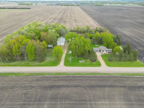 20380 400th St, Le Center, MN 56057
