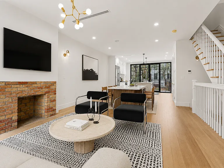 68 Linden St #2 — Photo 3