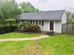 13 Robertson Dr, Middletown, NY 10940