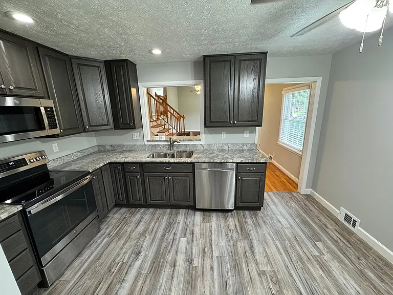 8016 Broadfern Dr — Photo 14
