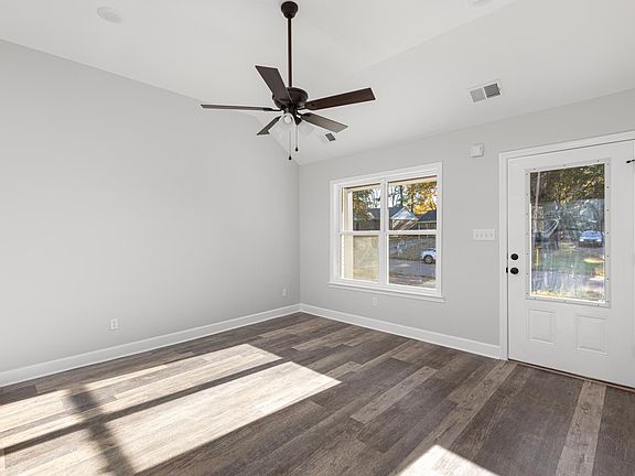 4th image of 2610 Eastbrook Dr