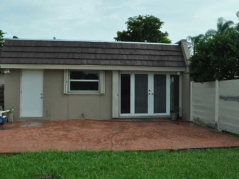 1st image of 7455 Twin Sabal Dr