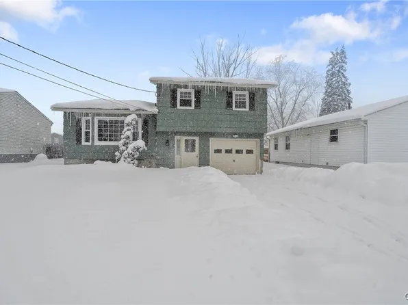 6407 Curwood Dr, East Syracuse, NY 13057
