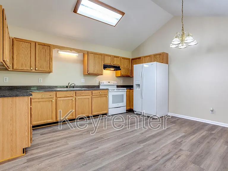 947 Spring Park Rd — Photo 8