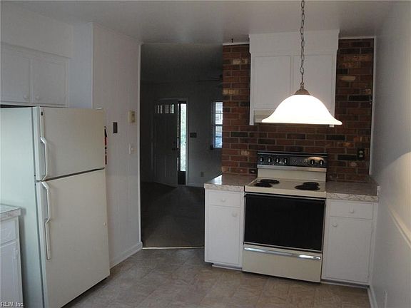 2nd image of 2201 Oak St #B