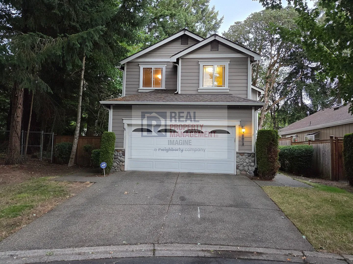 Check out this beautiful 3 bedroom, 2.0 bath gated community home! — Photo 3