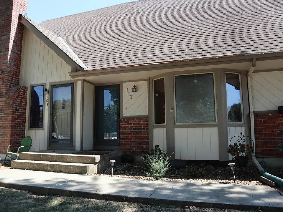111 SW Donovan Rd
