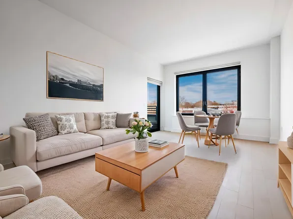 176 Woodward Avenue image 1 of 22