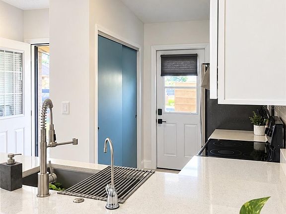 4th image of 223 Creekside Way