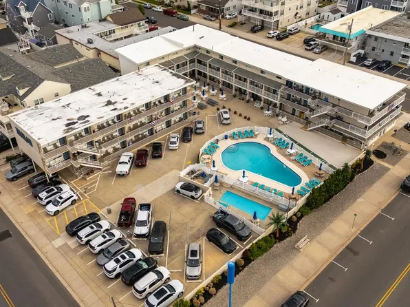 1200 Kennedy Dr #205, Wildwood, NJ 08260