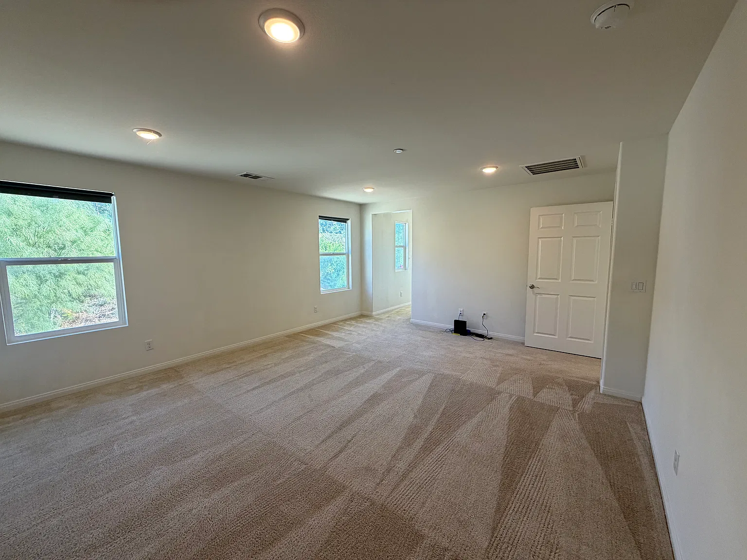 5 bed, 2238 sqft, $1,000 — Photo 1