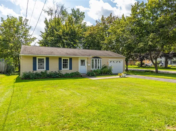 144 W Charlotte Ave, Palmyra, NY 14522