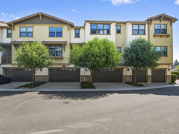 2nd image of 12564 Amesbury Cir