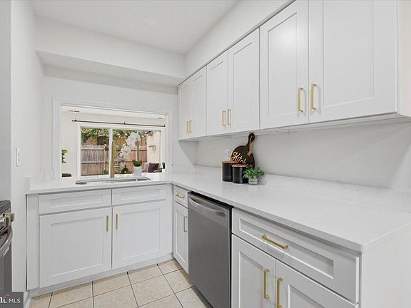 5th image of 8141 Kingsway Ct #289