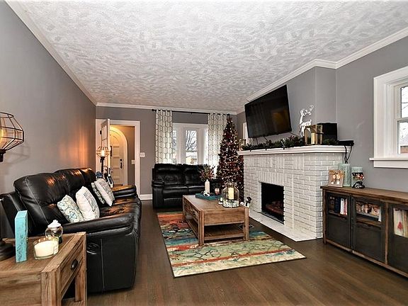 2nd image of 16111 Larchwood Ave