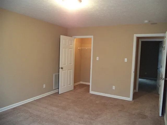 310 Fox Hunters Ct — Photo 14