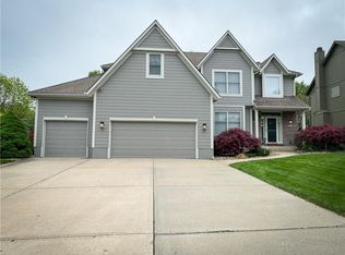 305 SE Sumpter Dr, Lees Summit, MO 64063