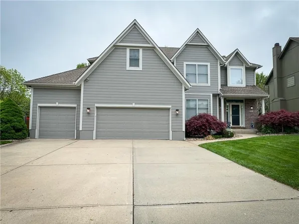 305 SE Sumpter Dr, Lees Summit, MO 64063