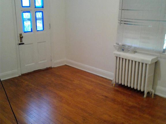 one small din which leads to balcony