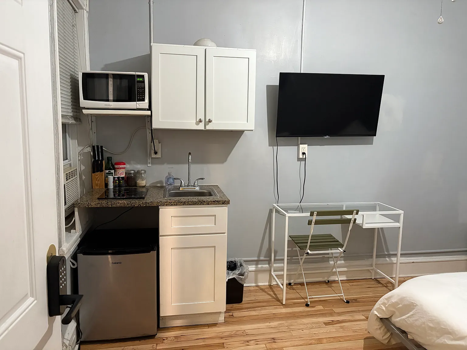 Studio, 180 sqft, $640 — Photo 3
