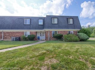 1800 Colonial Village Way APT 3, Waterford, MI 48328