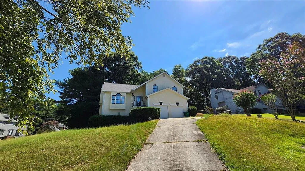 5 bed, 2.5 bath, 1858 sqft, $2,025 — Photo 1