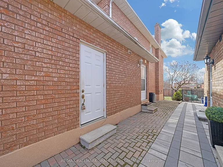 24 Glenvilla Rd — Photo 2