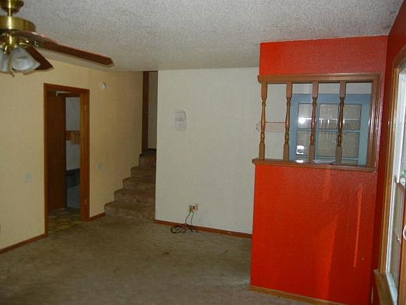 2nd image of 619 Leslie Dr