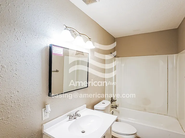 1097595_009_main_bathroom_14058751.jpg
