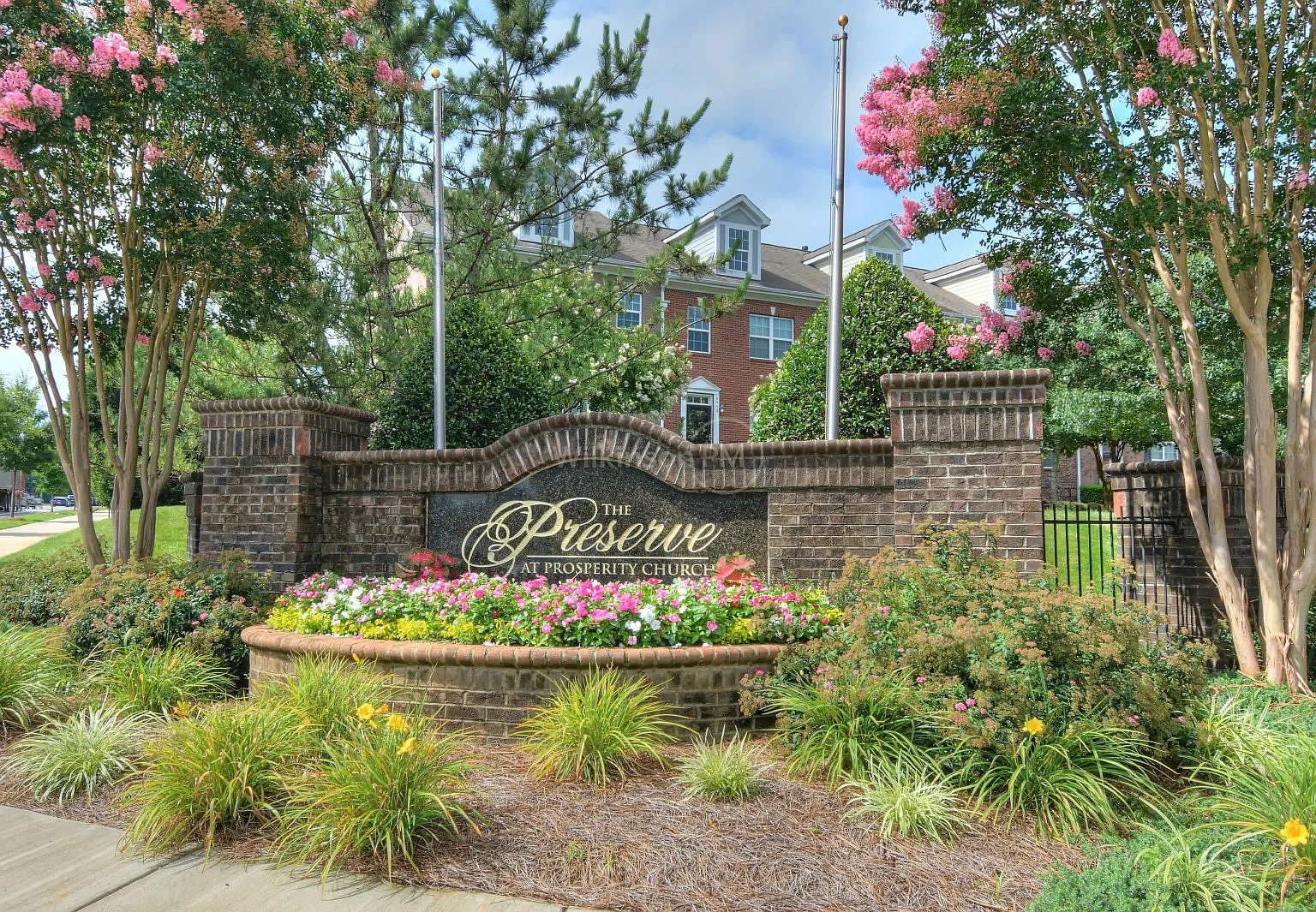 3 bed, 2.5 bath, 1320 sqft, $2,000 — Photo 1