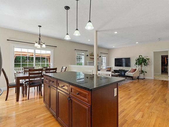 5th image of 48 Orchard Dr