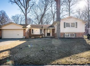 17862 Bell Creek Ln, Livonia, MI 48152
