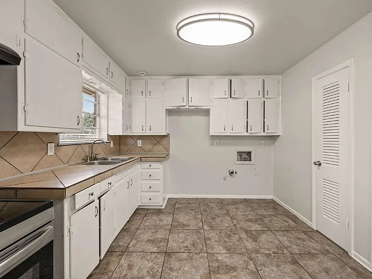5213 Santa Rosa Dr — Photo 10
