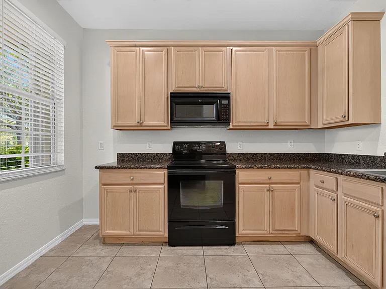 158 W Thatch Palm Cir — Photo 5