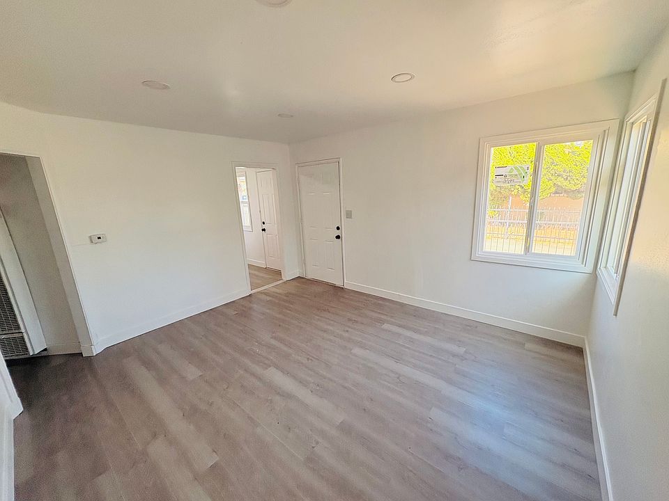 2nd image of 5402-08 Churchward St #5408