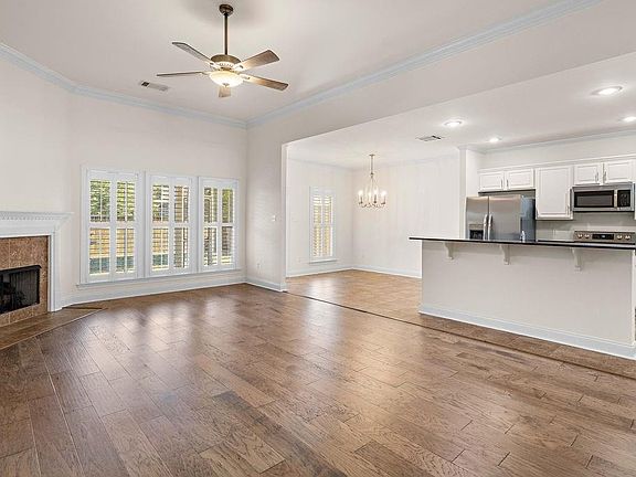 3rd image of 940 Woodsprings Ct