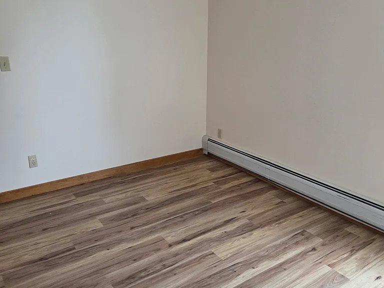 109 Pleasant St — Photo 4