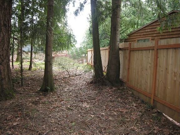 5th image of 422 Wood Creek Dr