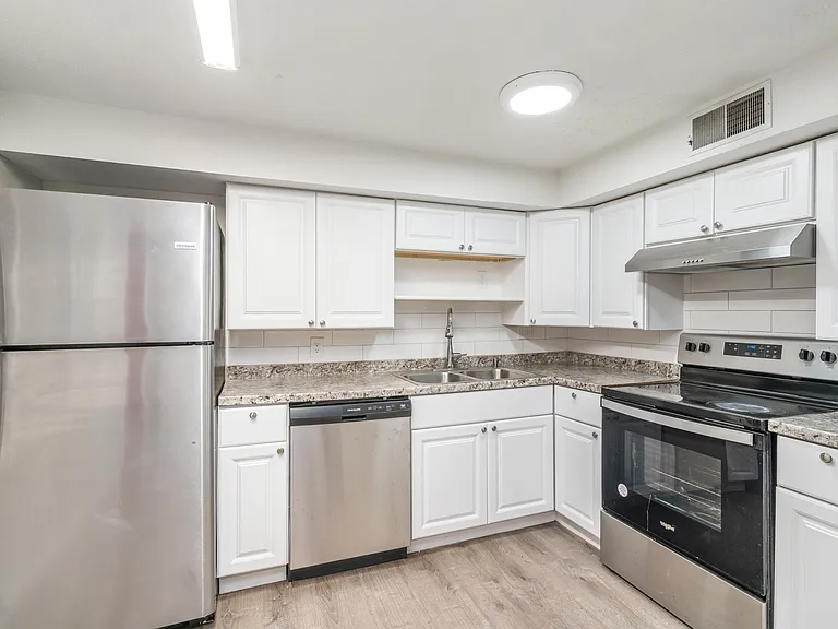 1518 Parkridge Dr #2 — Photo 9