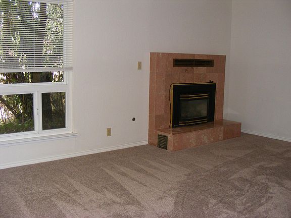4th image of 447 Alamo Creek Ct