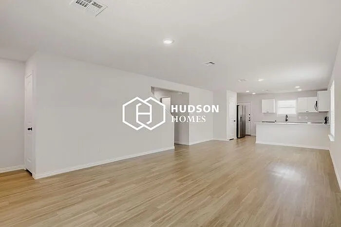 3 bed, 2.5 bath, 1970 sqft, $1,649 — Photo 2