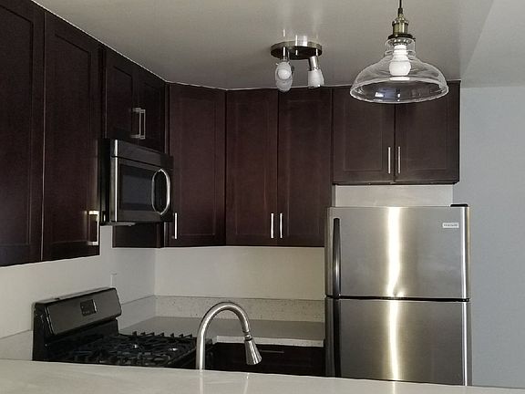 4th image of 1925 W 20th St APT 203